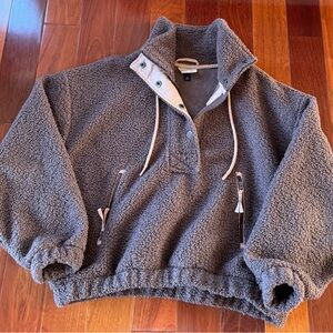 Universal Thread Snap Front Pullover M